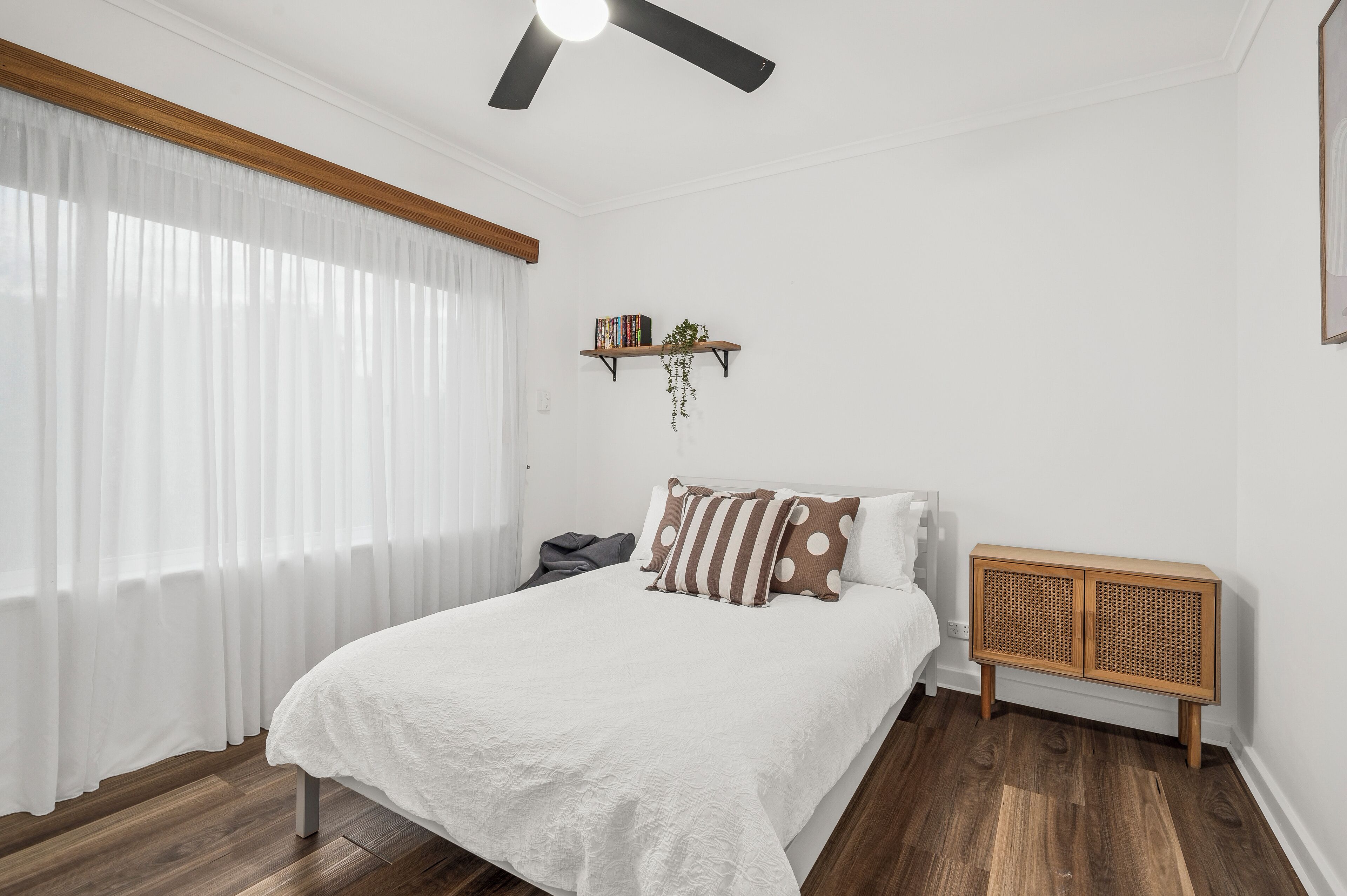 4 bedrooms, WiFi, bed sheets