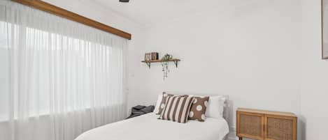 4 bedrooms, WiFi, bed sheets