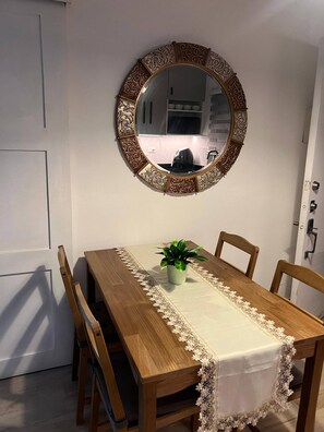 Apartment, 1 Schlafzimmer, barrierefrei | Speisen