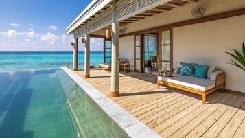 Seprai premium, minibar, brankas, dan meja kerja