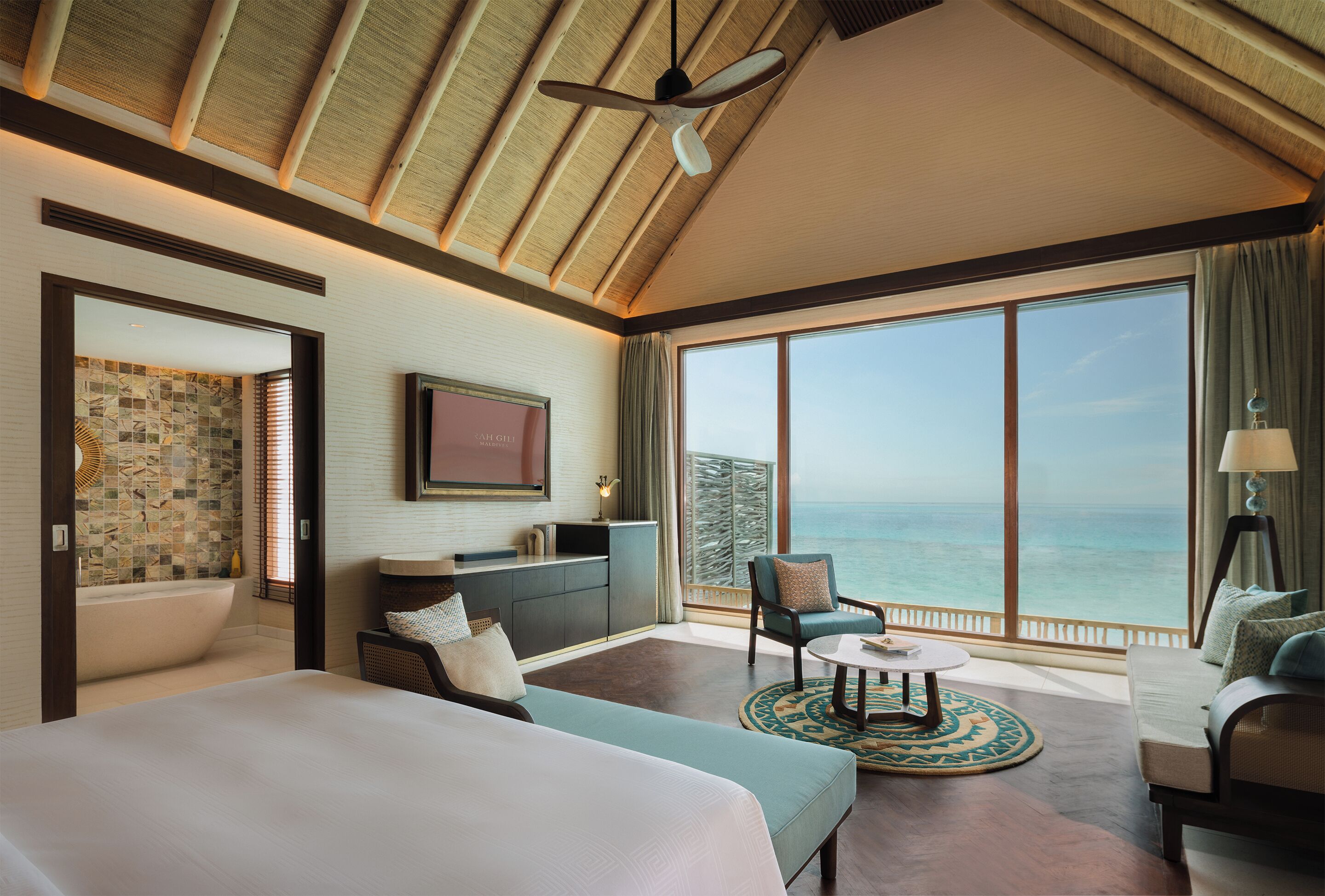 Seprai katun Mesir, seprai premium, minibar, dan brankas