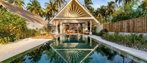 Villa Standard, 1 trÚs grand lit, non-fumeur, vue sur la mer | Literie de qualité, minibar, coffre-fort, bureau