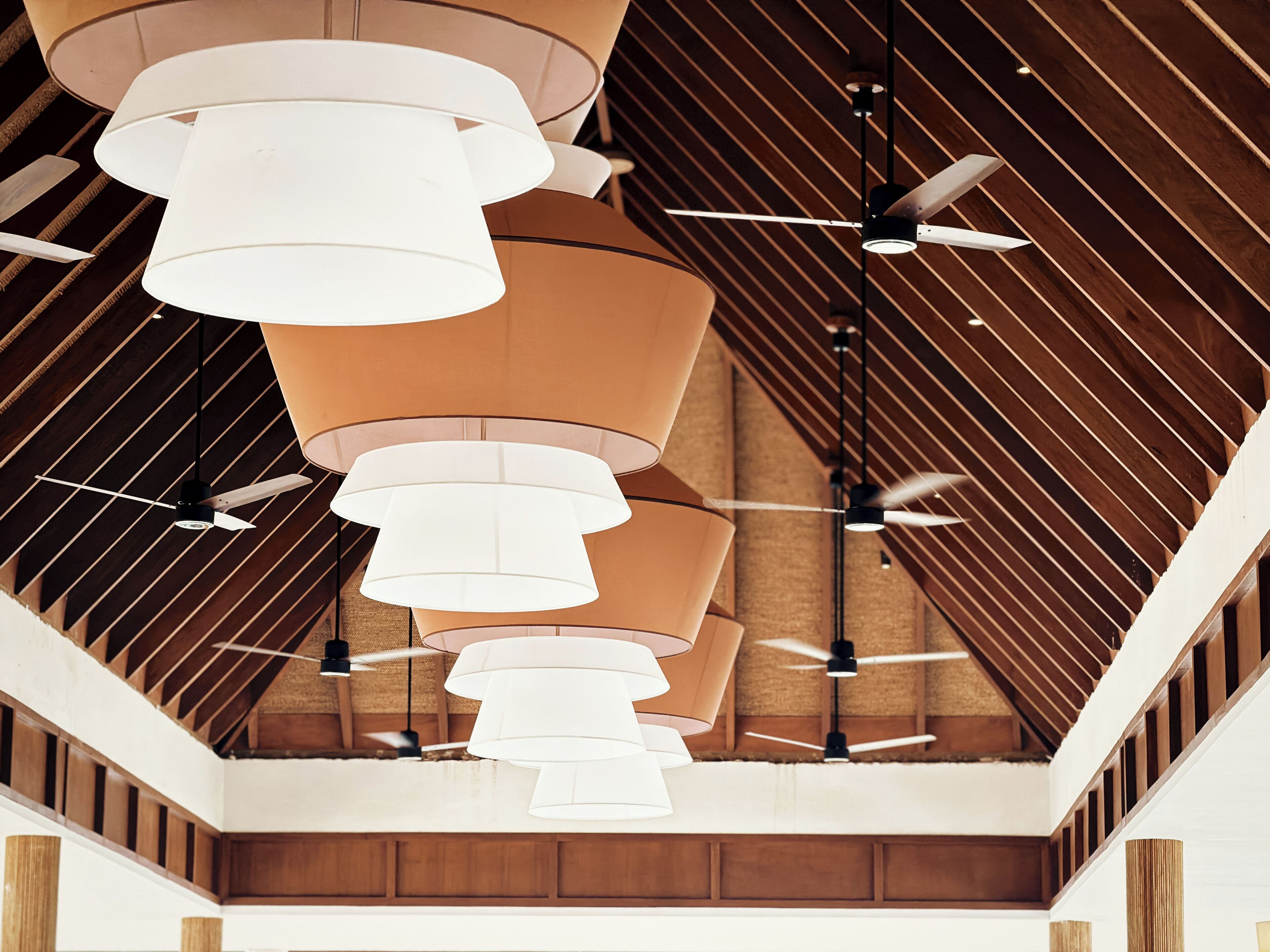 6 restaurants; ze serveren er lunch en diner 