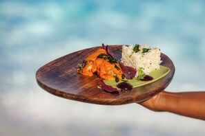 Standard Villa, 1 King Bed, Sea View | Food and drink