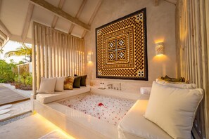 Beach Pool Villa | Deep soaking bathtub - RAH GILI MALDIVES (Mahaanaelhihuraa)