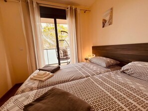 2 bedrooms, desk, iron/ironing board, travel crib