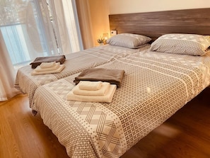 2 bedrooms, desk, iron/ironing board, travel crib