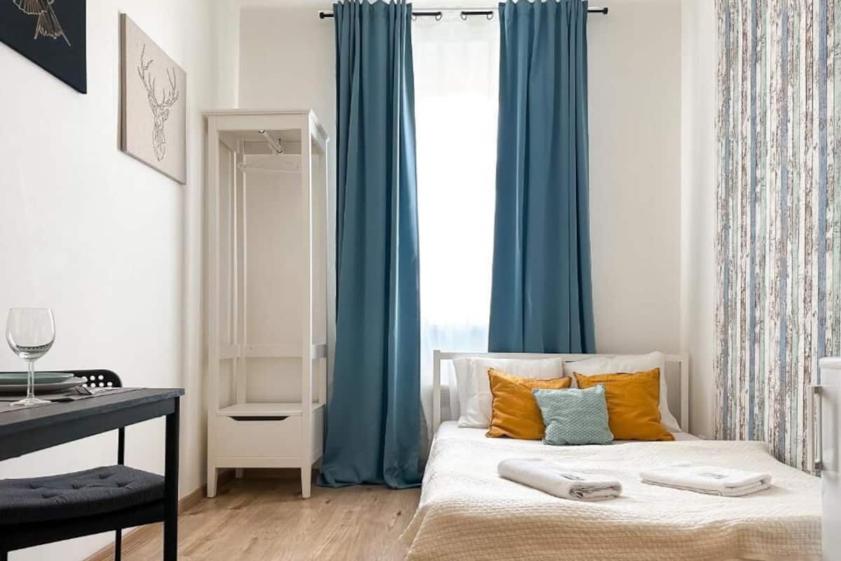 Basic Apartment, Courtyard View