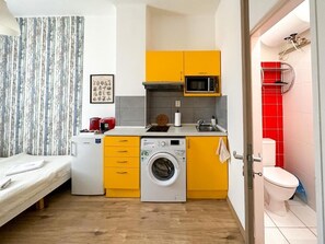 Appartement, vue cour intérieure | Salle de bain