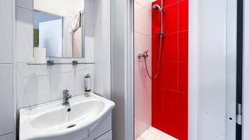 Apartamento standard, vista para a cidade | Banheiro