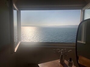 Interior - Les pieds dans l'eau" south-facing house with exceptional sea view in Carantec (Carantec)