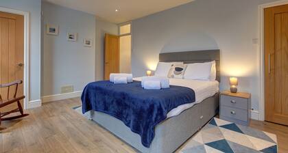 Beecroft Cottage - sleeps 4 guests in 2 bedrooms