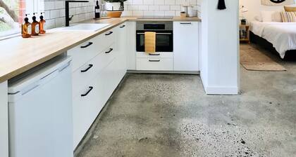 U3 Cronulla Coastal 1BR – Steps to the Ocean