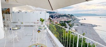 Villa Mar-isa - Sea view and jacuzzi. A few steps from the beach