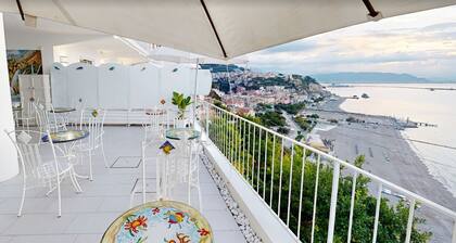Villa Mar-isa - Sea view and jacuzzi. A few steps from the beach