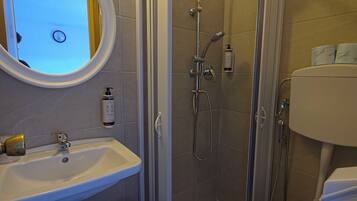 Familienzimmer, Balkon | Badezimmer