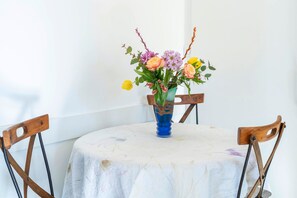 Dining - Apartment "Gîte à Sare" with Mountain View, Private Terrace, and Wi-Fi (Sare)