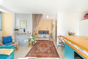 1 slaapkamer, een strijkplank/strijkijzer, wifi, beddengoed