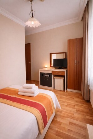 Premium bedding, minibar, desk, laptop workspace - Coskun Sarkoy Hotel (Sarkoy)