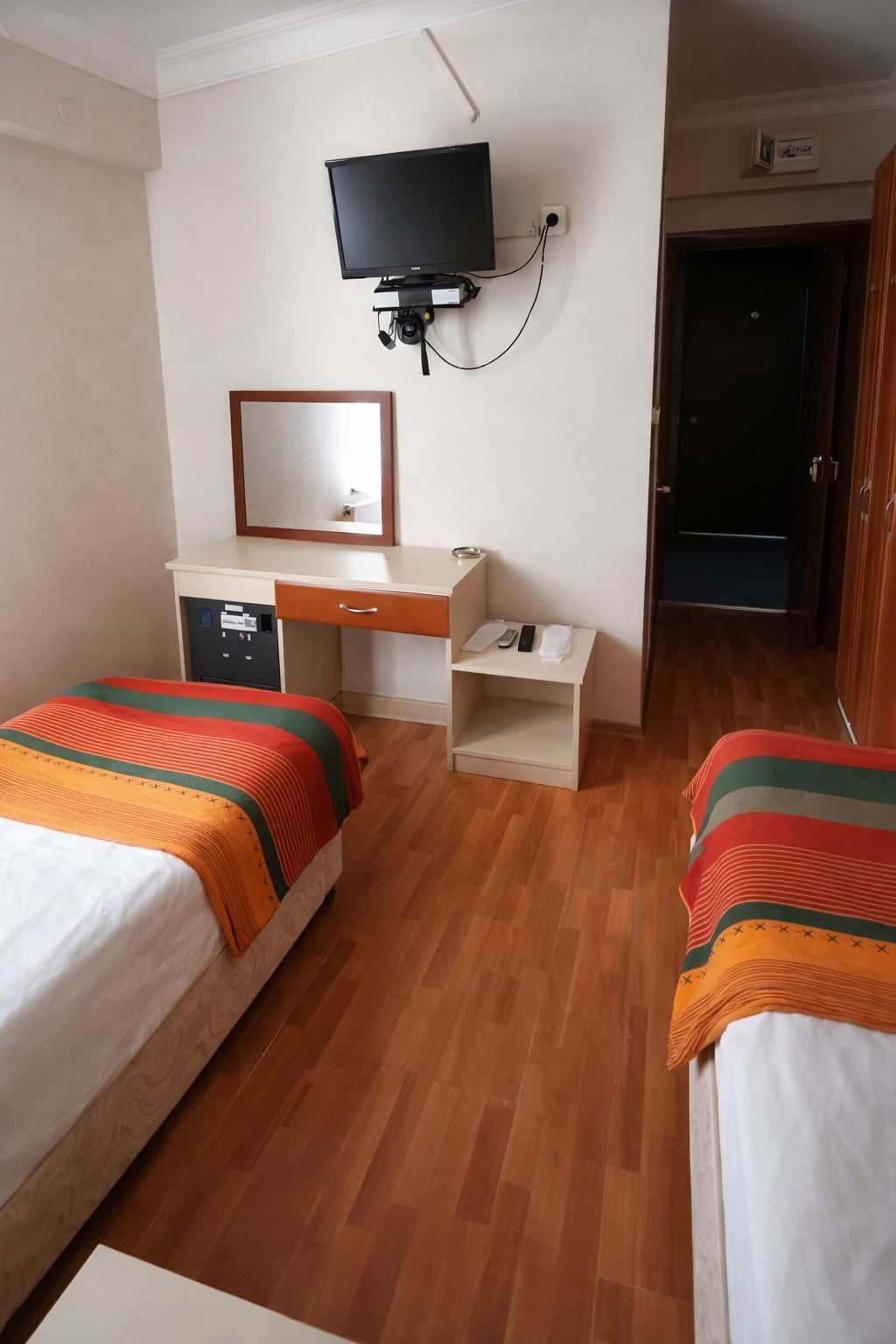 Twin Room | Premium bedding, minibar, desk, laptop workspace