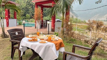 Dagelijks ontbijtbuffet (INR 300 per persoon)