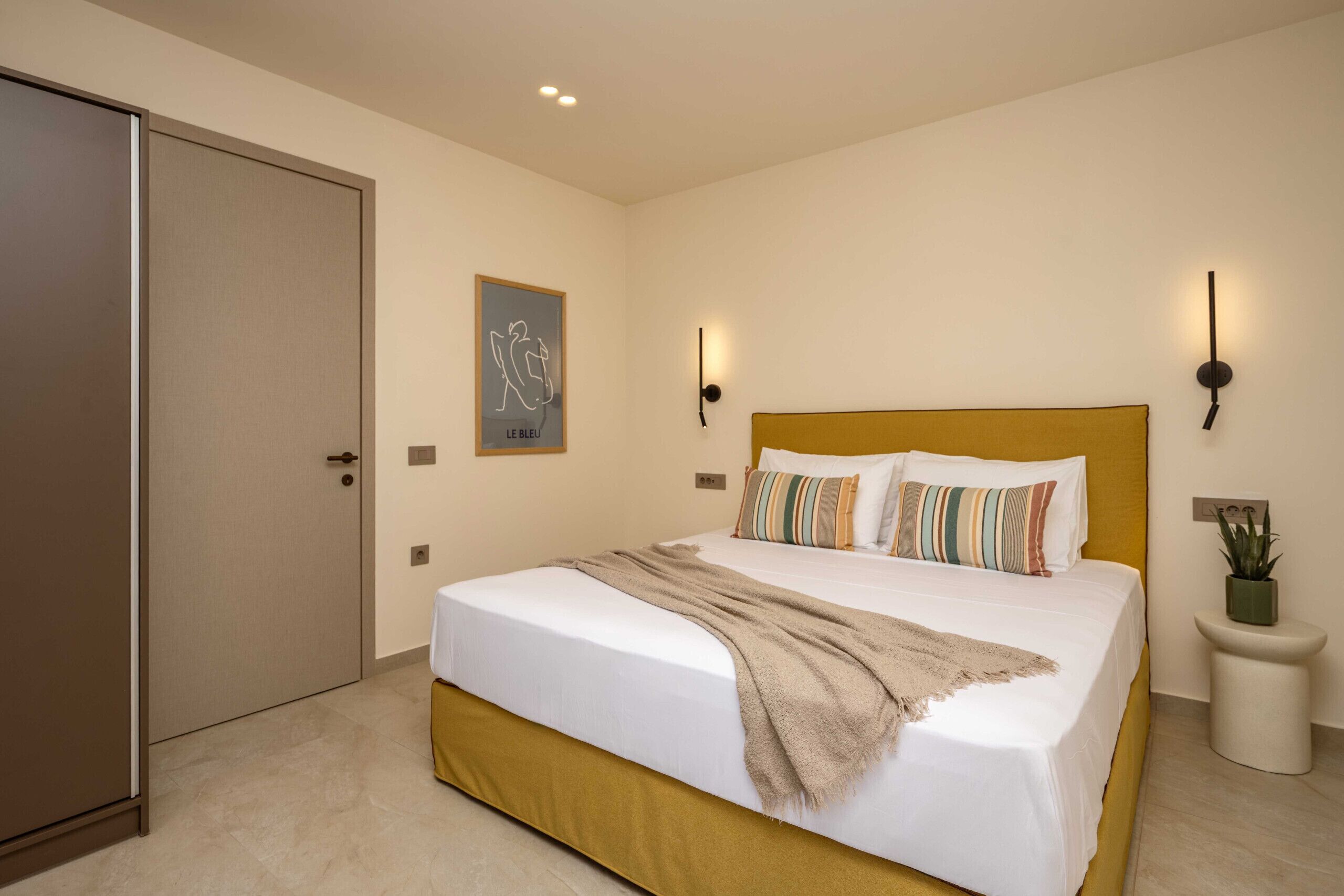 1 chambre, coffres-forts dans les chambres, fer et planche à repasser