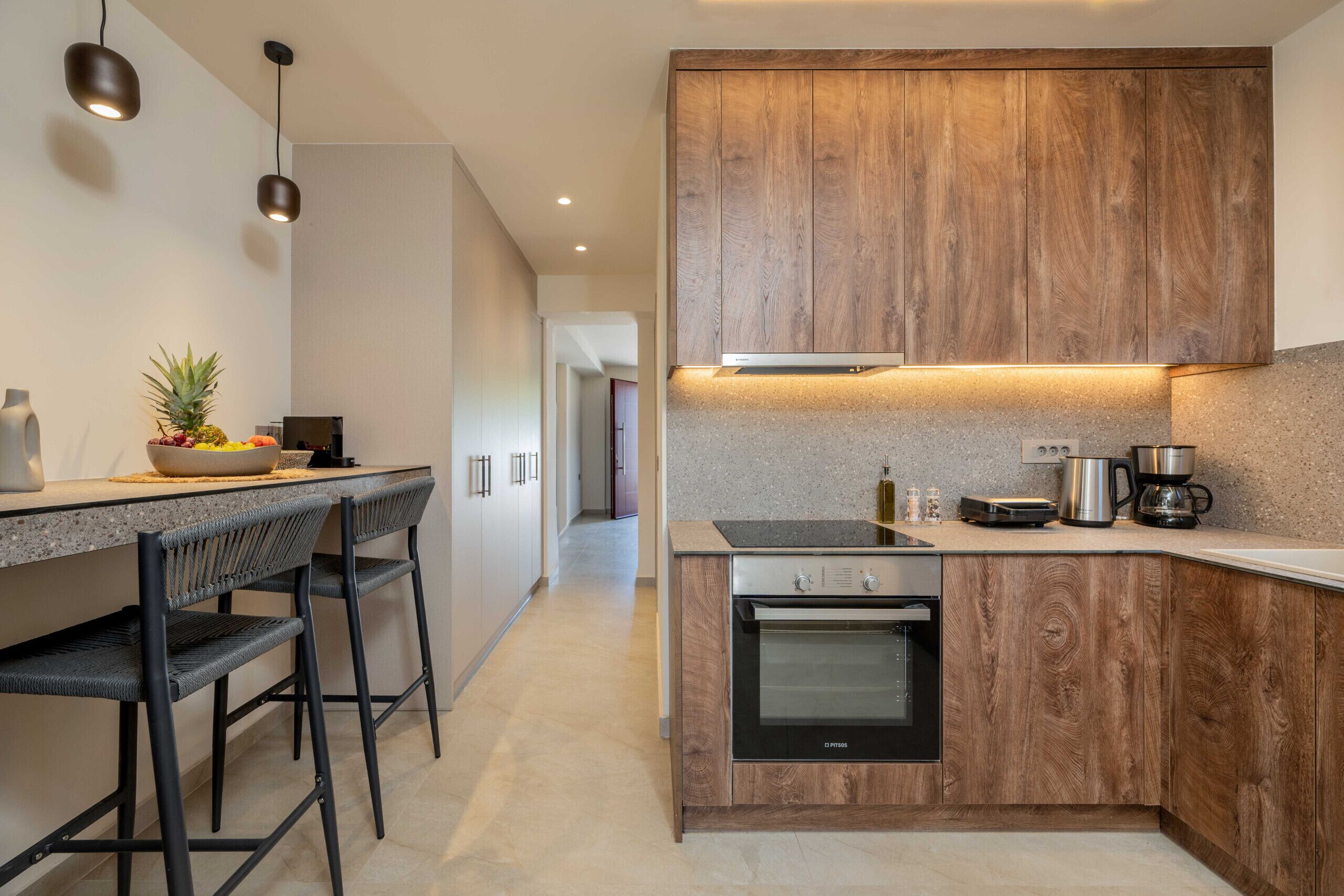 Coffee/tea maker, fridge, oven, dishwasher