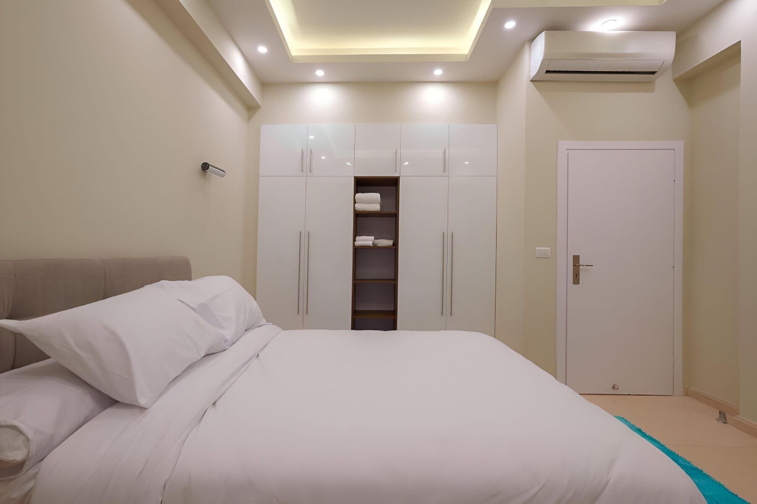 Deluxe dubbelrum eller tvåbäddsrum - balkong | Skrivbord, arbetsyta för laptop och strykjärn/strykbräda