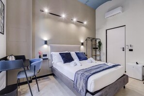Desk, free WiFi - Vivilo Collection - Muggia 21 Suites (Rome)