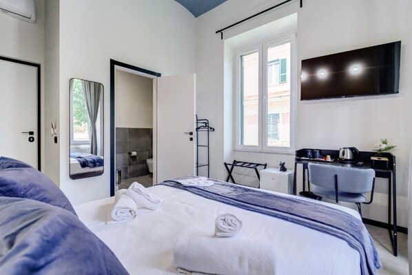 Meja kerja dan Wi-Fi gratis