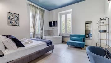 Family Triple Room | Desk, free WiFi