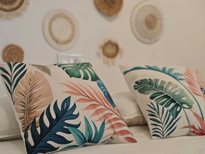 Unclassified image, 2 of 28, button