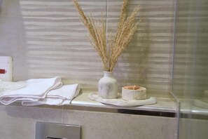 Luxury Triple Room, Private Bathroom, Mountain View