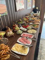 Morgunverðarhlaðborð daglega (5 USD á mann)