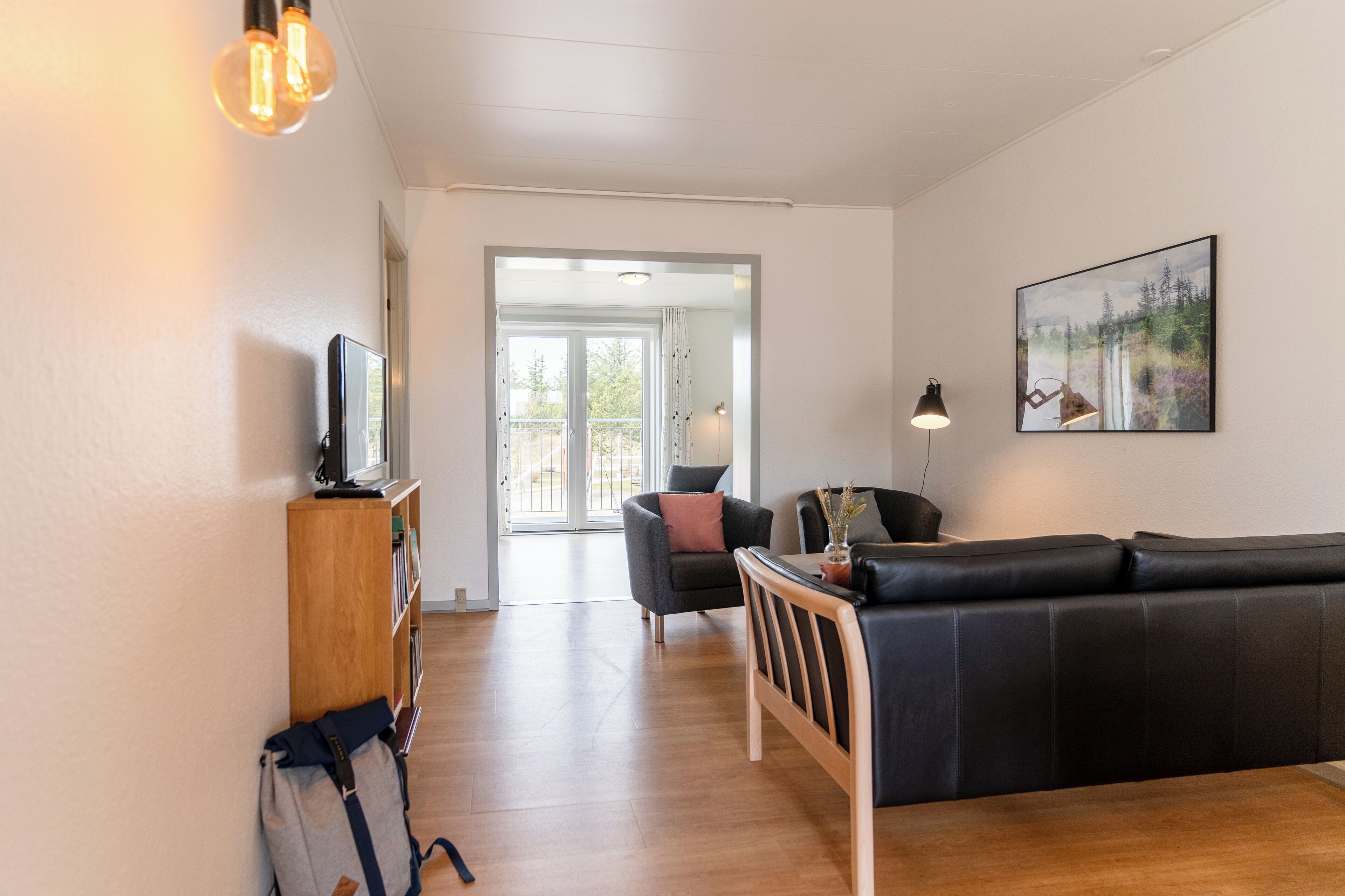 Căn hộ, 3 phòng ngủ, quang cảnh sân vườn | Khu phòng khách | Banh bàn, bàn bóng bàn, sách 