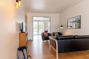 Apartment, 3 Bedrooms, Courtyard View | Living area | Table football, ping pong, books