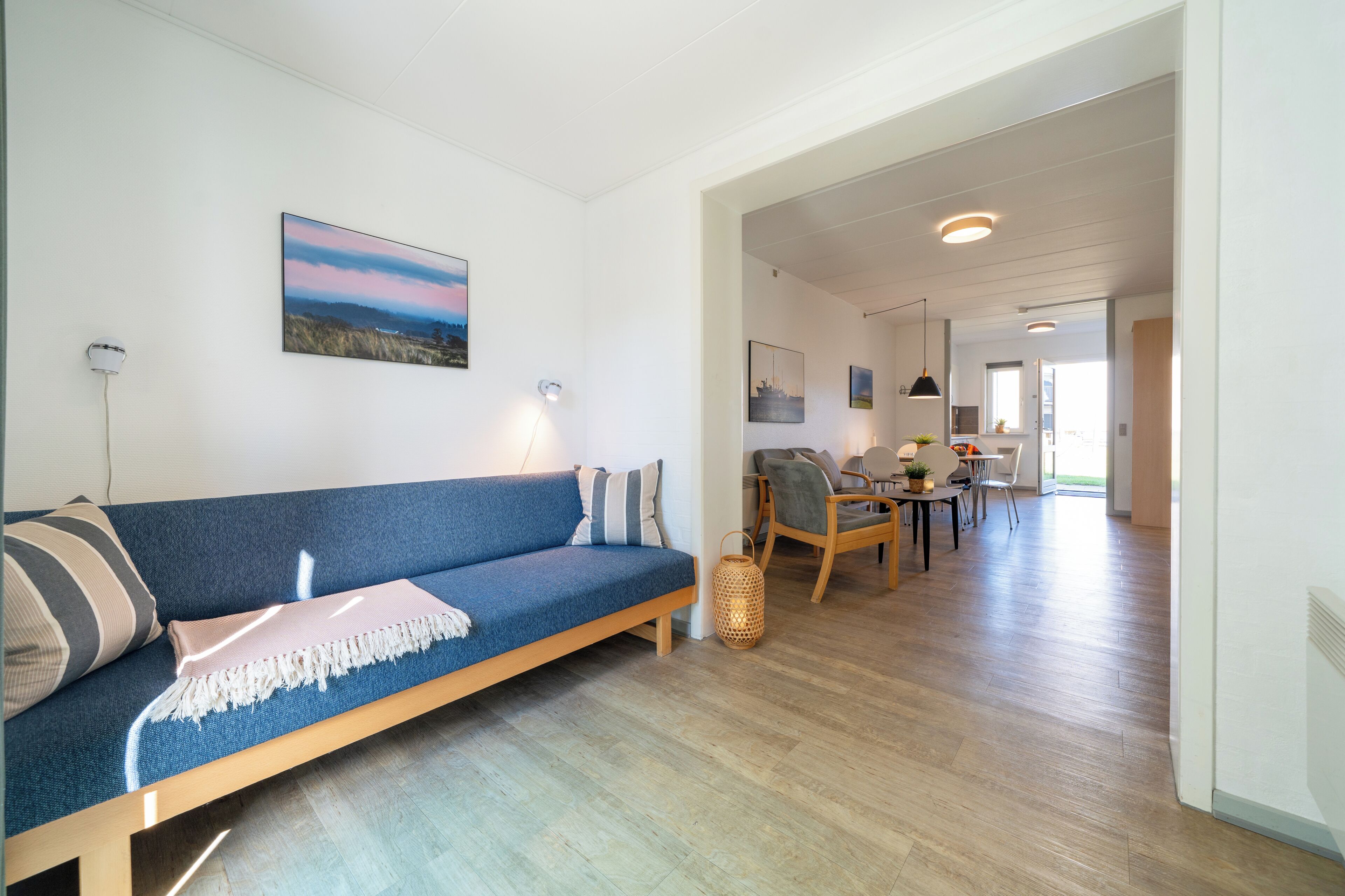 Apartment, 2 Schlafzimmer, barrierearm, Blick auf den Innenhof | Wohnbereich | Flachbildfernseher, Tischfußball, Tischtennisplatte, Bücher
