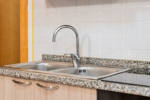 Interior - Domus Nostra Holiday Home in Villasimius with Private Terrace, Wi-Fi and Air Conditioning (Villasimius)