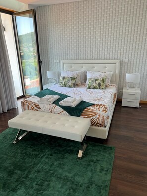 3 habitaciones, tabla de planchar con plancha y internet 