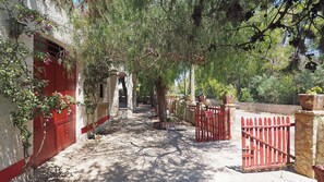 Property grounds - Comfortable villa for 8 people near Lido Pizzo (Marina di Mancaversa)
