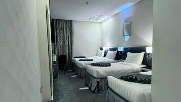 Chambre Quadruple | Wi-Fi gratuit, draps fournis