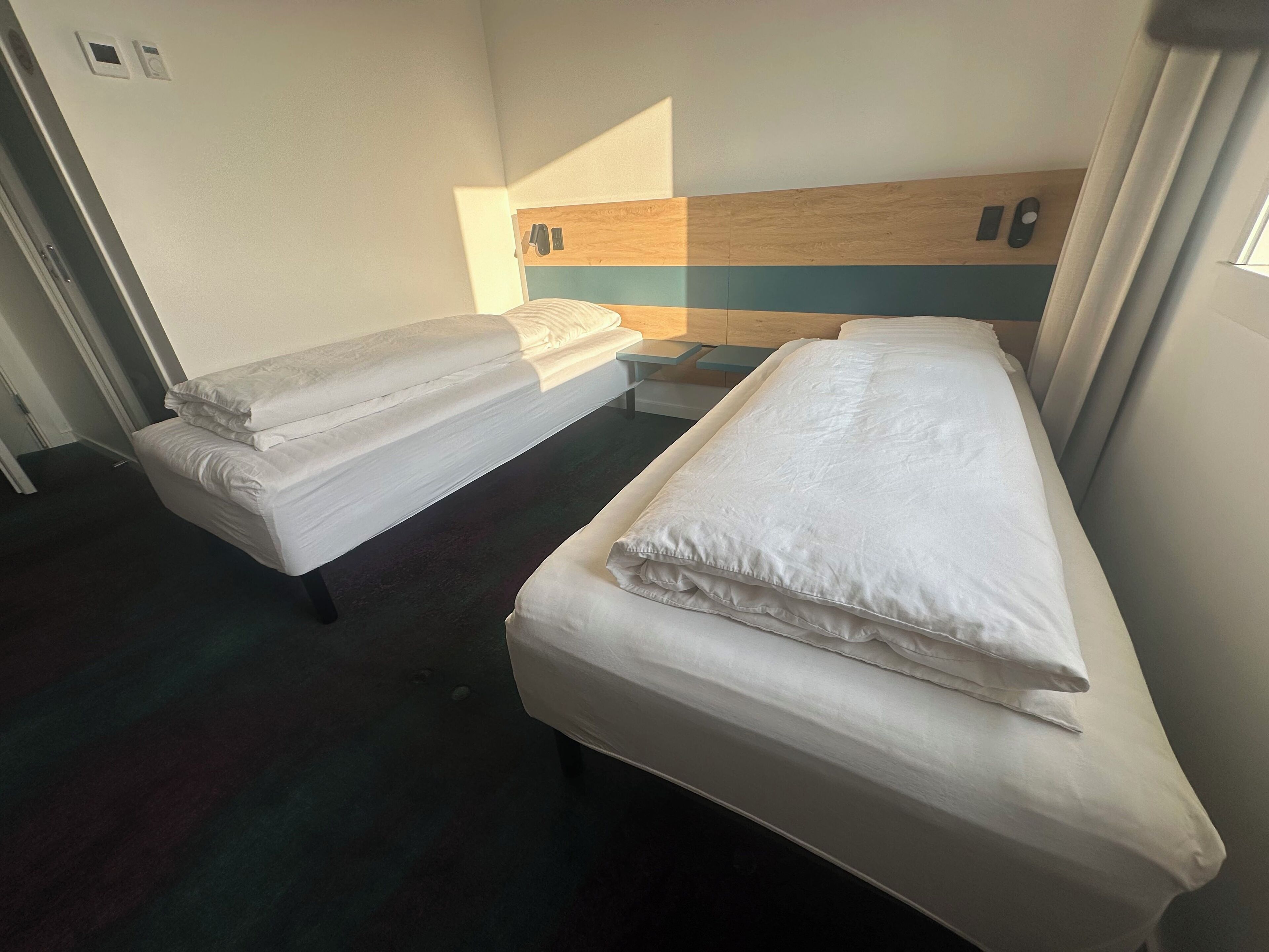 Quarto casal luxo, vista parcial para o mar