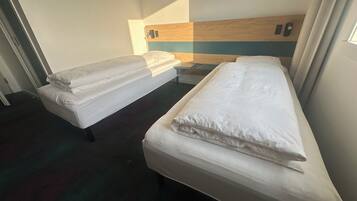 Quarto casal luxo, vista parcial para o mar