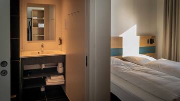 Deluxe Quadruple Room, Partial Sea View