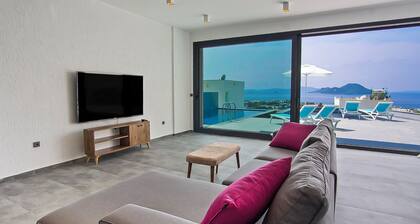 4 Bedroom Villa with a private pool and incredible views