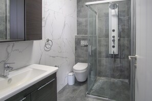 A modern bathroom with a glass-enclosed shower, a white sink, and a toilet. - 4 Bedroom Villa with a private pool and incredible views (Peksimet)