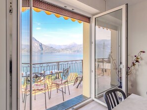 Dining - Nice apartment for 4 guests with WIFI, TV and balcony (Varenna)