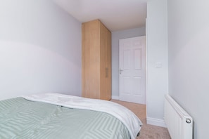 House - Holywell Rise Swords (Swords)