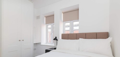 Dean Swift Square by Dublin At Home