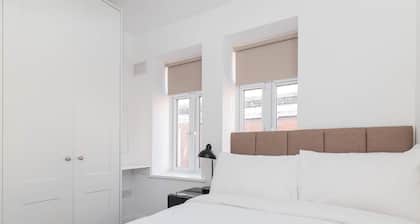 Dean Swift Square by Dublin At Home